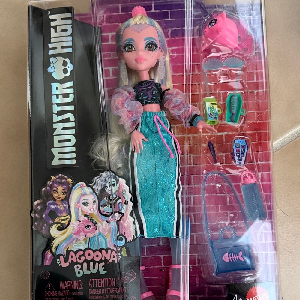 monster high Lagoona Blue Doll with Teal & Pink Outfit